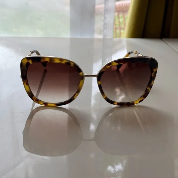 Chico's Brown Oversized Sunglasses with Tortoiseshell Pattern - Picture 4 of 16